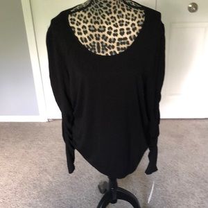 Cute scoop neck long sleeve nice tee with details